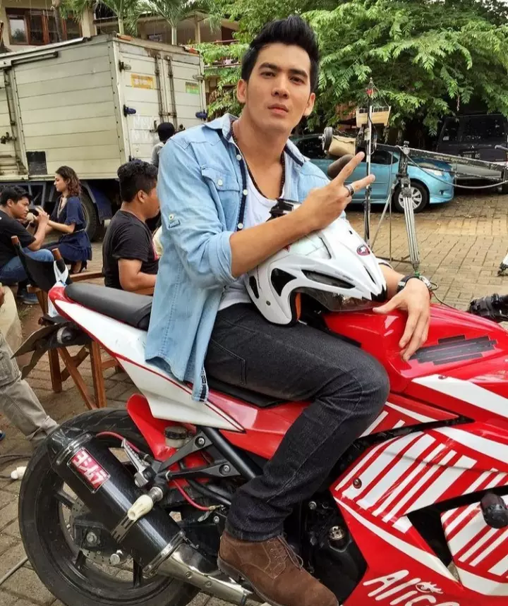 Potret lawas Ridho Illahi di FTV Berbagai sumber  Potret lawas Ridho Illahi di FTV Berbagai sumber