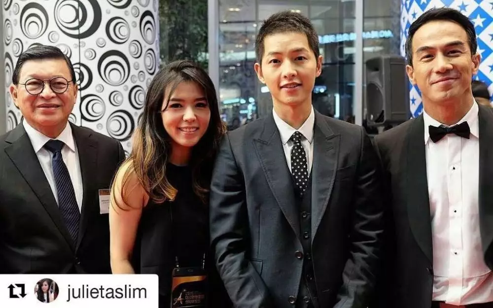 Seleb wanita foto bareng aktor korea © 2021 brilio.net