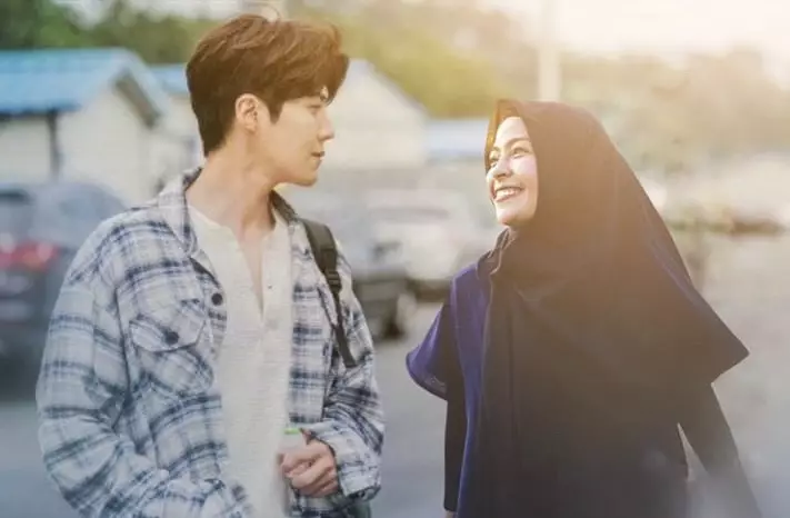 editan seleb bareng aktor korea © instagram