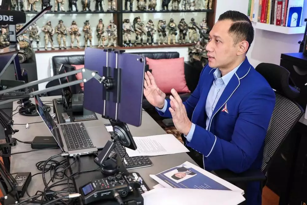 Potret ruang kerja Agus Yudhoyono © Instagram