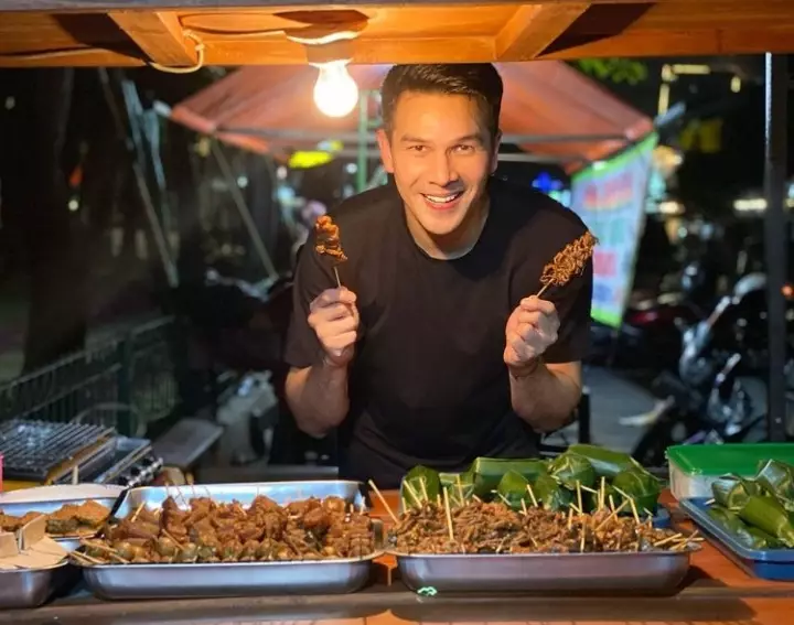 seleb kembali bertemu orang tuanya saat dewasa Berbagai sumber  seleb kembali bertemu orang tuanya saat dewasa Berbagai sumber