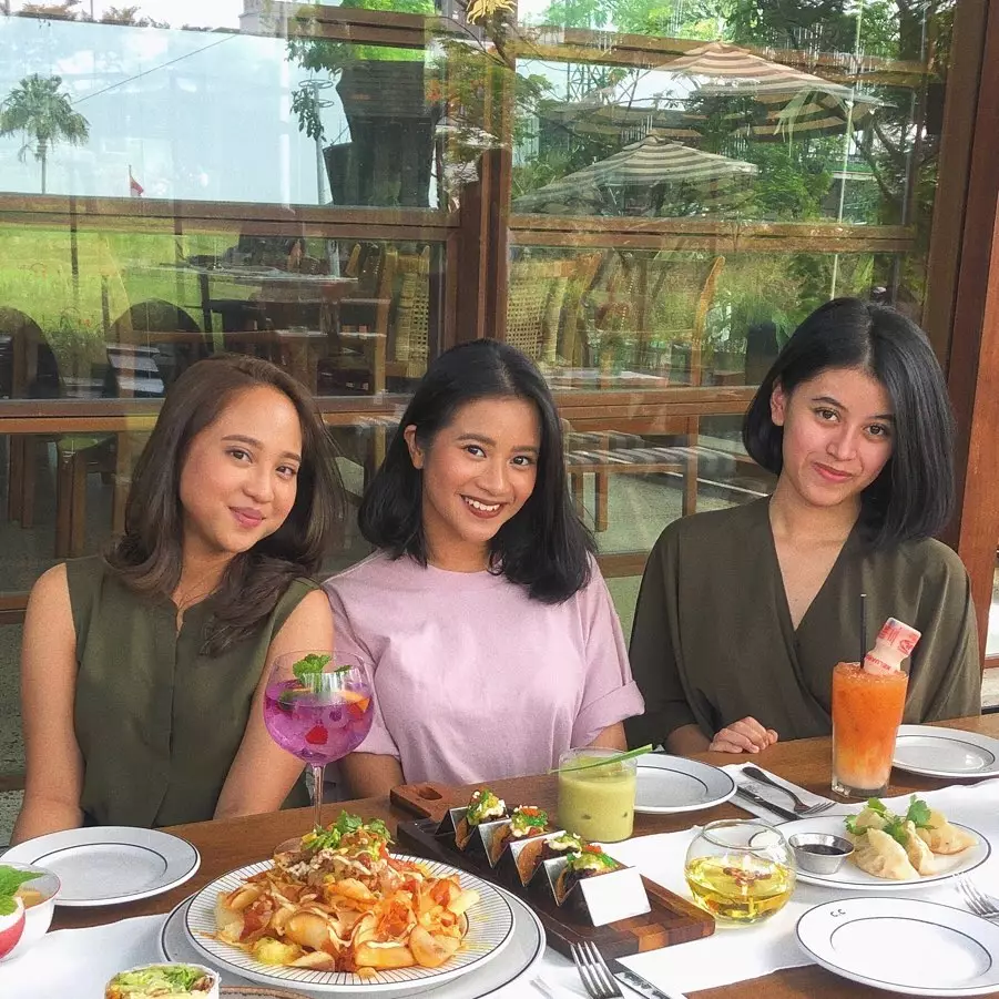 9 kedekatan Adira Kania & cucu BJ Habibie  Instagram © 2021 brilio.net 9 kedekatan Adira Kania & cucu BJ Habibie  Instagram © 2021 brilio.net