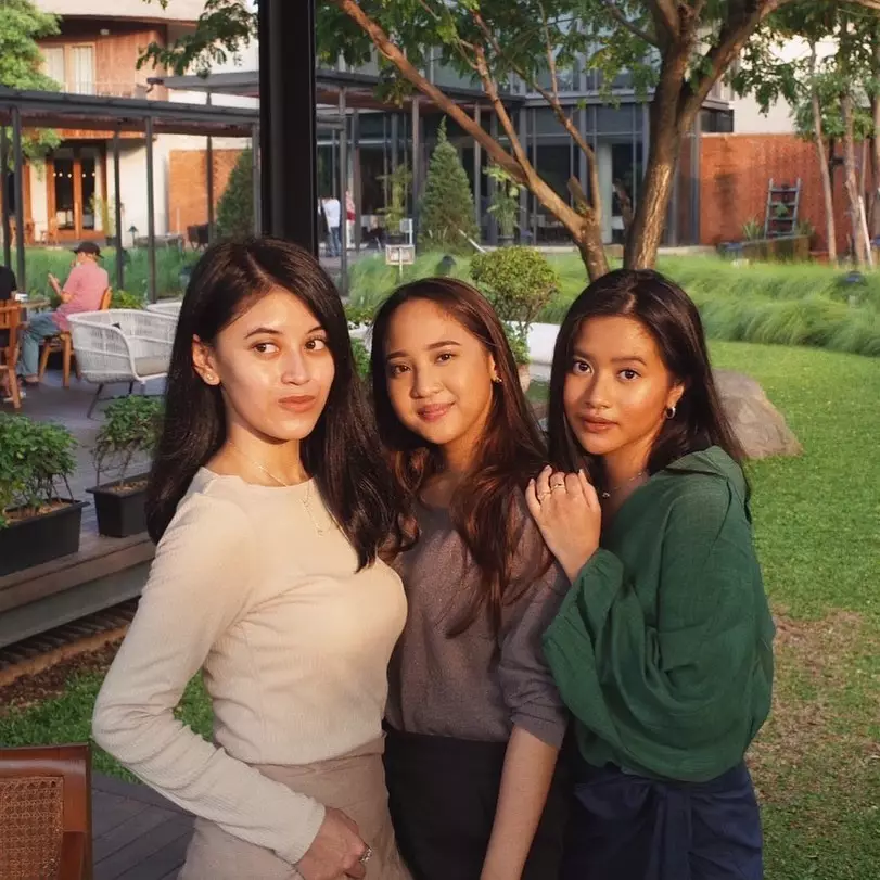 9 kedekatan Adira Kania & cucu BJ Habibie  Instagram © 2021 brilio.net 9 kedekatan Adira Kania & cucu BJ Habibie  Instagram © 2021 brilio.net