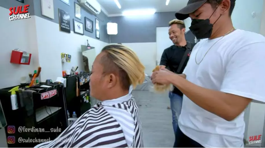 7 Momen Sule potong rambut Youtube © 2021 brilio.net