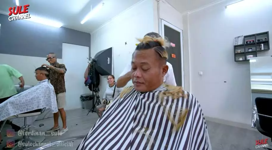 7 Momen Sule potong rambut Youtube © 2021 brilio.net