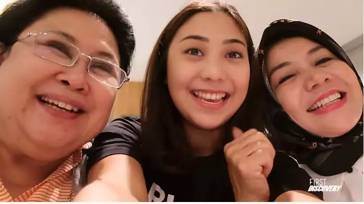 nikita willy umumkan kehamilan © YouTube