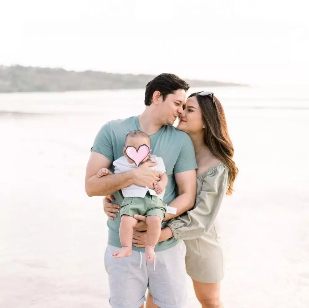 seleb kembali ke pelukan mantan © instagram