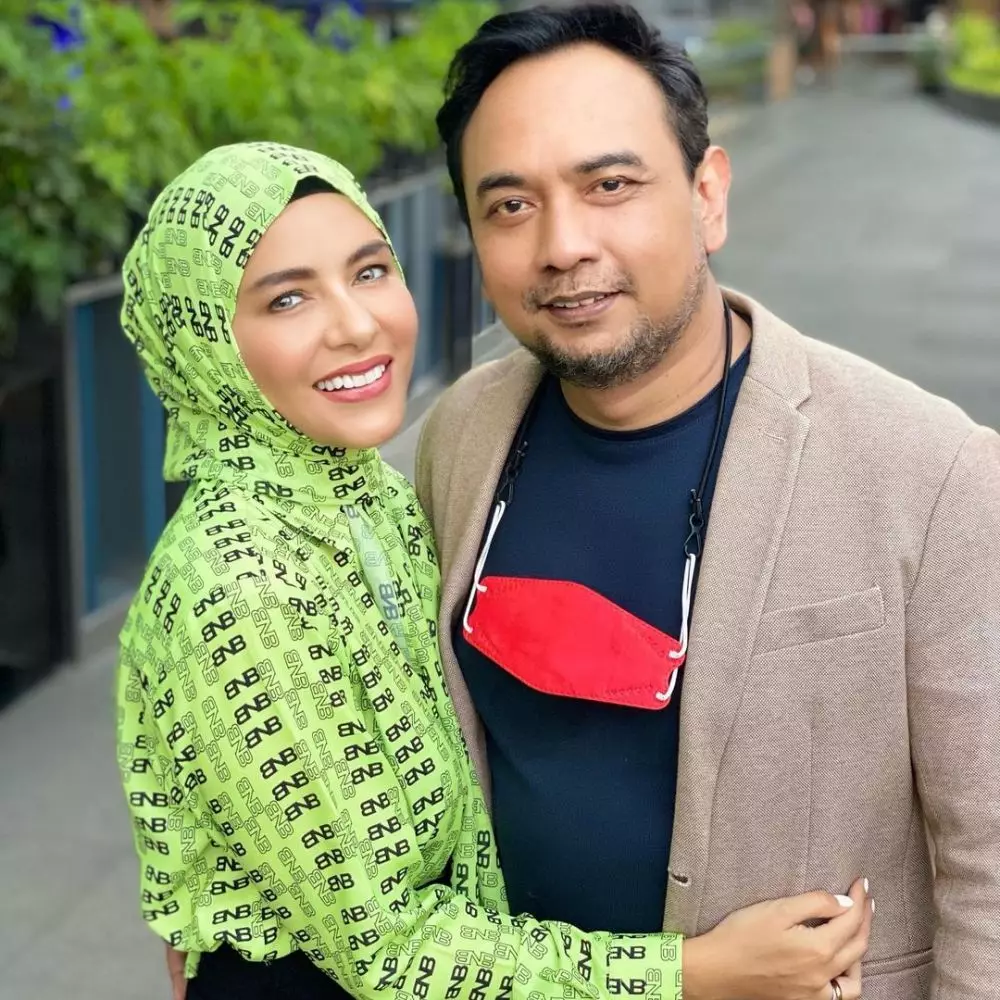 seleb kembali ke pelukan mantan © instagram