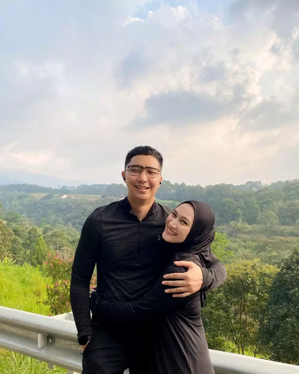 seleb kembali ke pelukan mantan © instagram