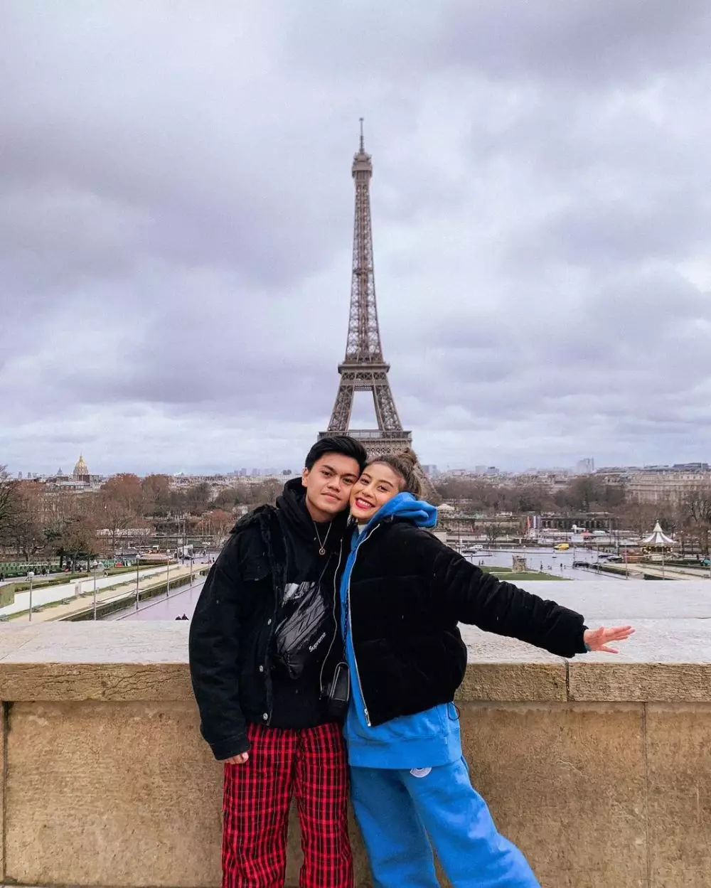 seleb kembali ke pelukan mantan © instagram