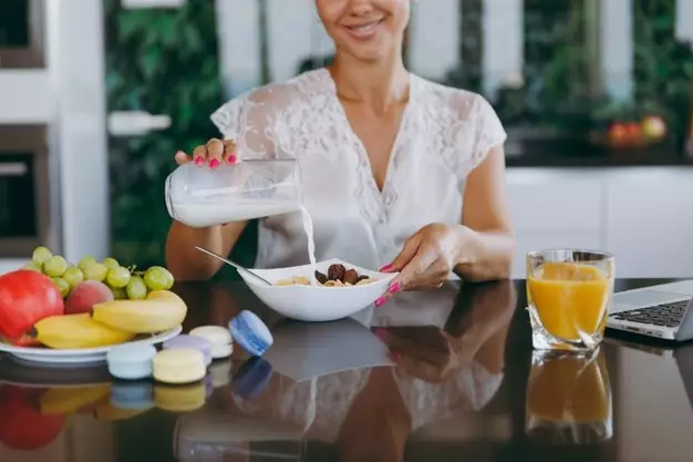 Pantun selamat makan © 2021 brilio.net Pantun selamat makan © 2021 brilio.net