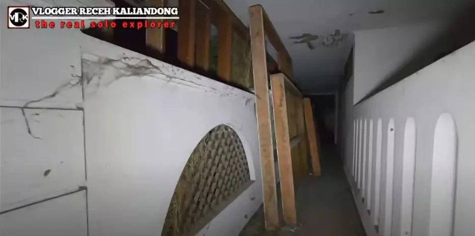 rumah pejabat terbengkalai © 2021 brilio.net YouTube