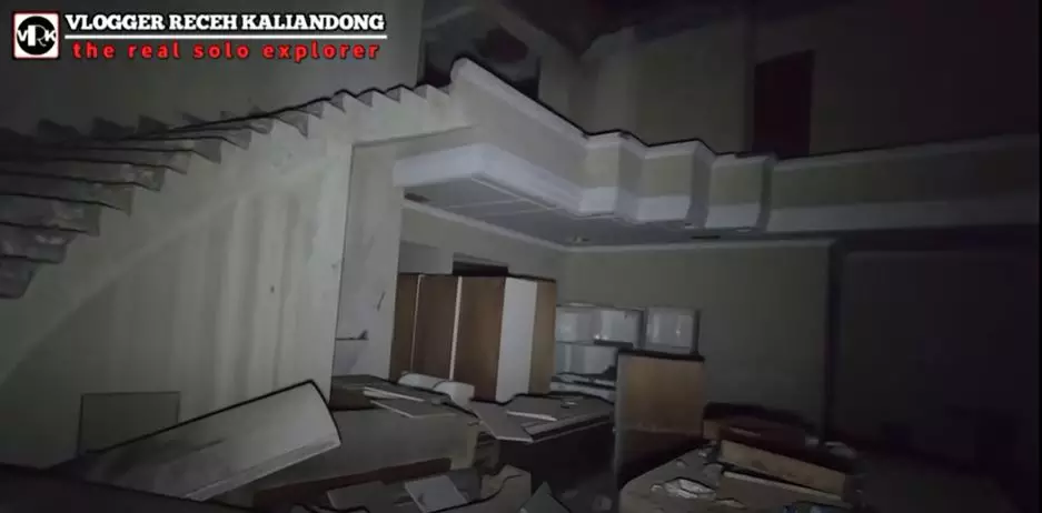 rumah pejabat terbengkalai © 2021 brilio.net YouTube