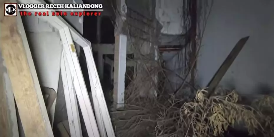 rumah pejabat terbengkalai © 2021 brilio.net YouTube