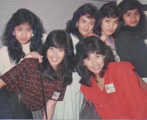 potret masa muda ibu penyanyi © berbagai sumber potret masa muda ibu penyanyi © berbagai sumber