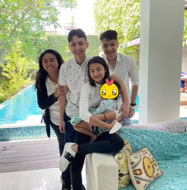 Momen Callista Arum pemain sinetron Buku Harian Seorang Istri dibaptis © 2021 Instagram Momen Callista Arum pemain sinetron Buku Harian Seorang Istri dibaptis © 2021 Instagram