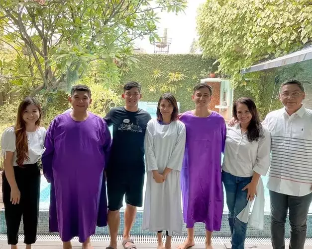 Momen Callista Arum pemain sinetron Buku Harian Seorang Istri dibaptis © 2021 Instagram Momen Callista Arum pemain sinetron Buku Harian Seorang Istri dibaptis © 2021 Instagram