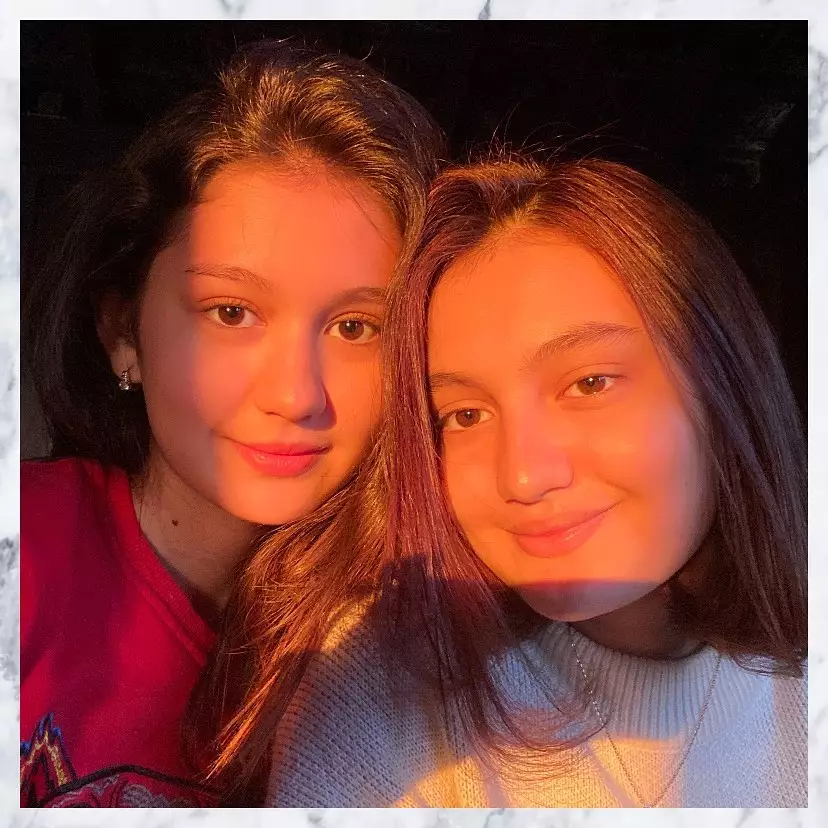 Kakak adik aktris main film dan sinetron bareng dari berbagai sumberd