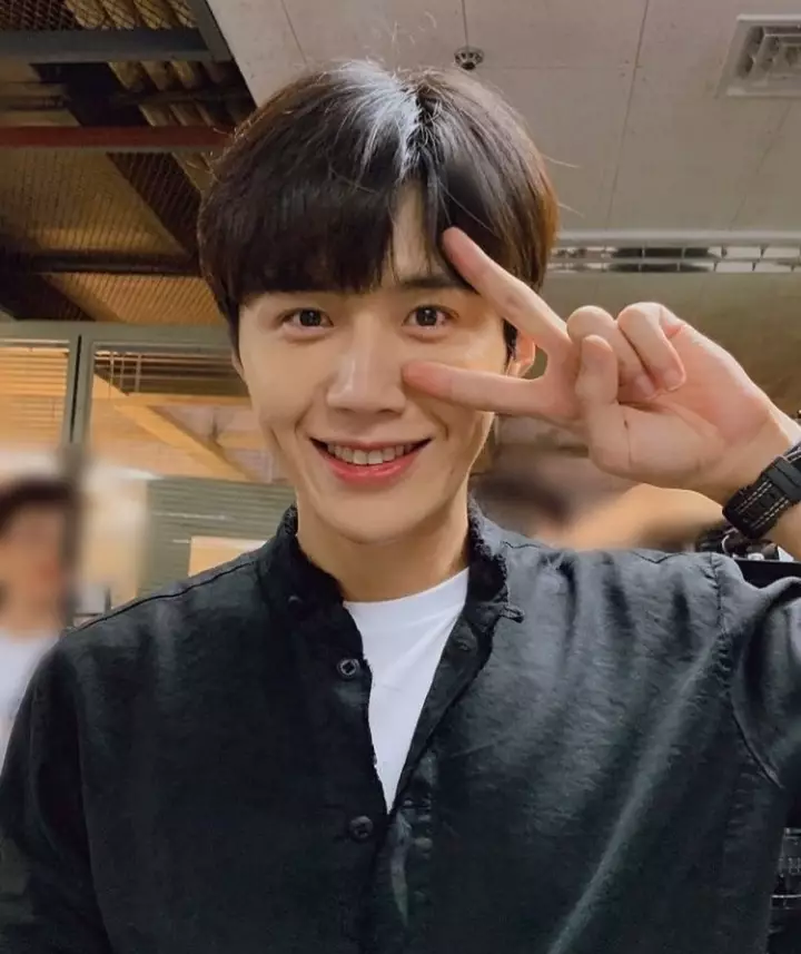 perjalanan karier Kim Seon-ho Berbagai sumber 