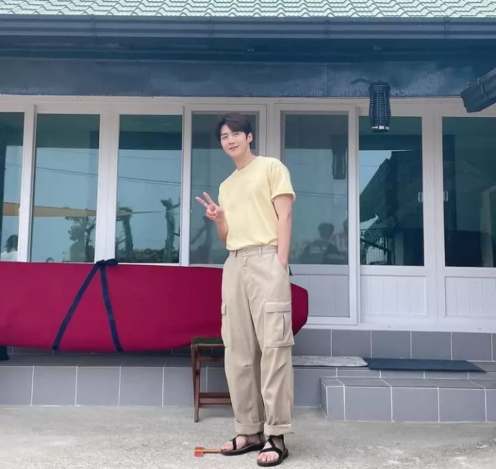 perjalanan karier Kim Seon-ho Berbagai sumber 