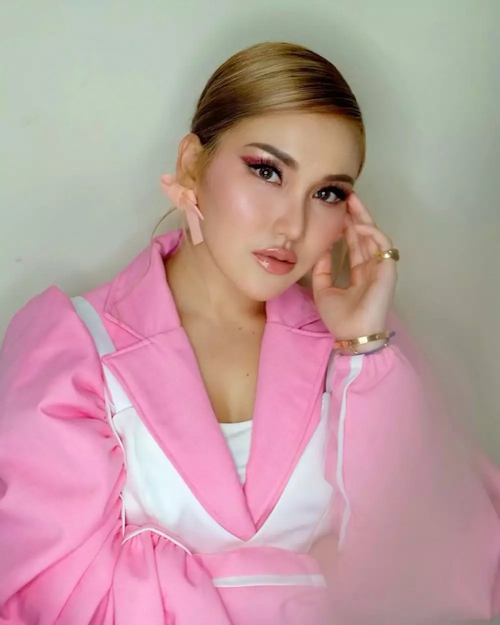 Ayu Ting Ting tidak cabut laporan untuk hatters © 2021 Instagram Ayu Ting Ting tidak cabut laporan untuk hatters © 2021 Instagram