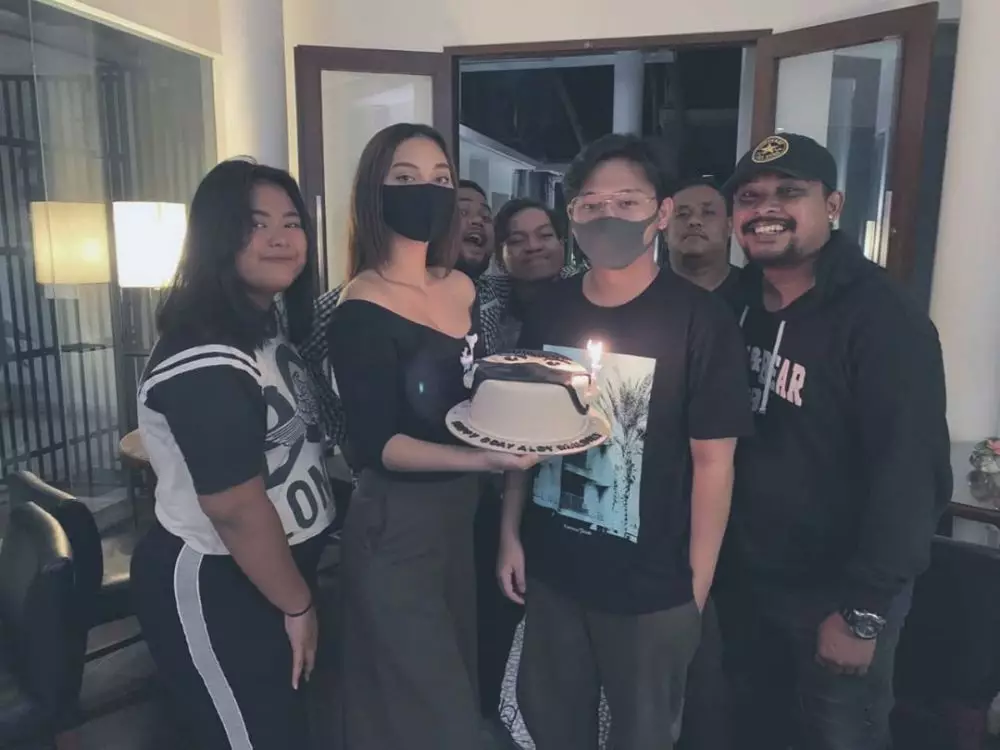 momen seleb ketemu mantan kekasih © berbagai sumber