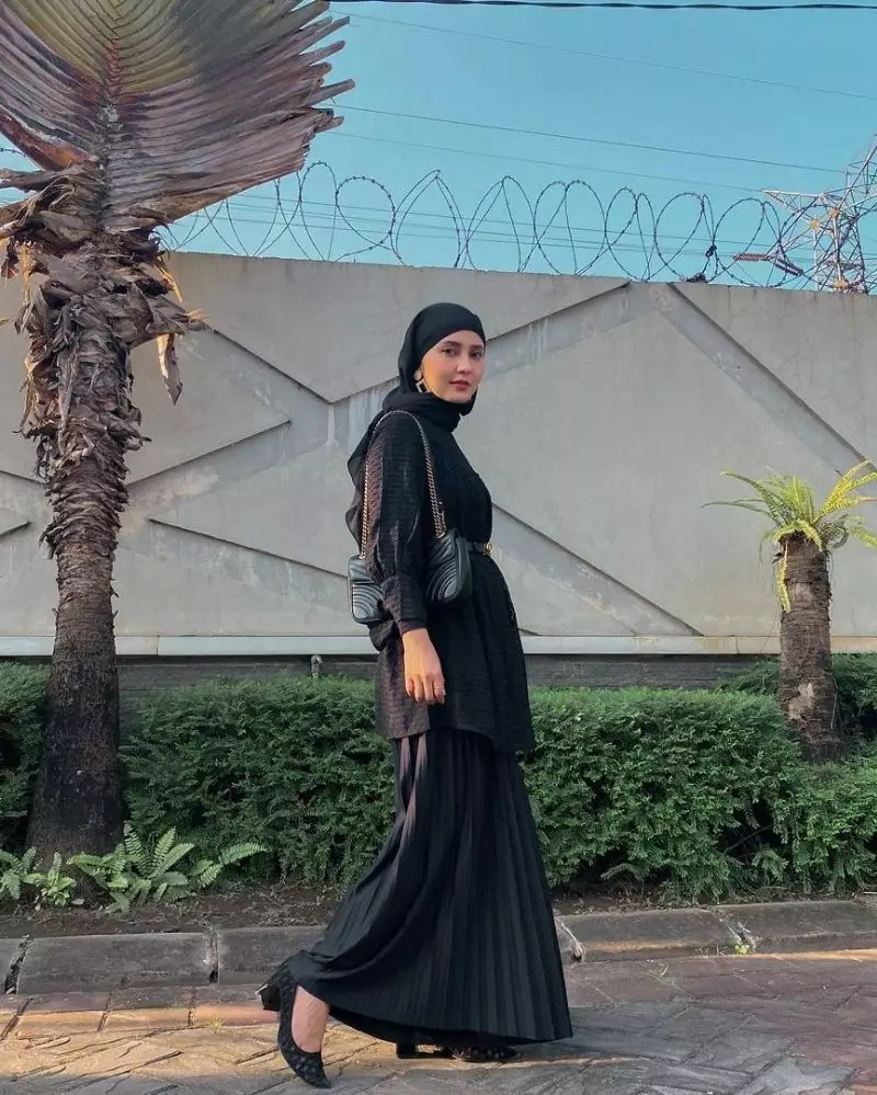 ide mix dan match outfit Rara Instagram/@rara.nawaningsih ide mix dan match outfit Rara Instagram/@rara.nawaningsih