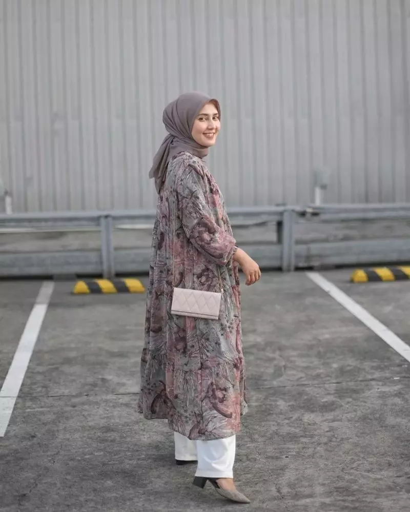 ide mix dan match outfit Rara Instagram/@rara.nawaningsih ide mix dan match outfit Rara Instagram/@rara.nawaningsih