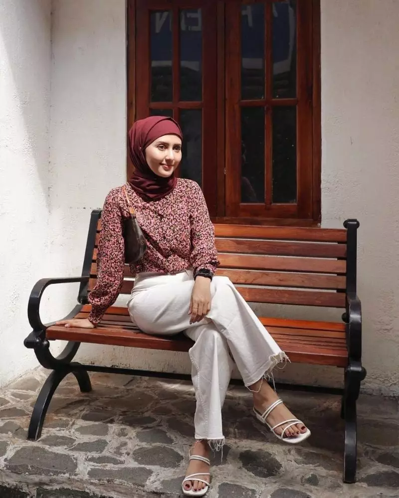 ide mix dan match outfit Rara Instagram/@rara.nawaningsih ide mix dan match outfit Rara Instagram/@rara.nawaningsih