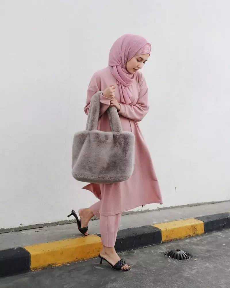 ide mix dan match outfit Rara Instagram/@rara.nawaningsih ide mix dan match outfit Rara Instagram/@rara.nawaningsih