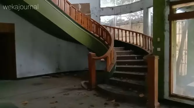 rumah terbengkalai milik mantan artis cilik © 2021 brilio.net YouTube