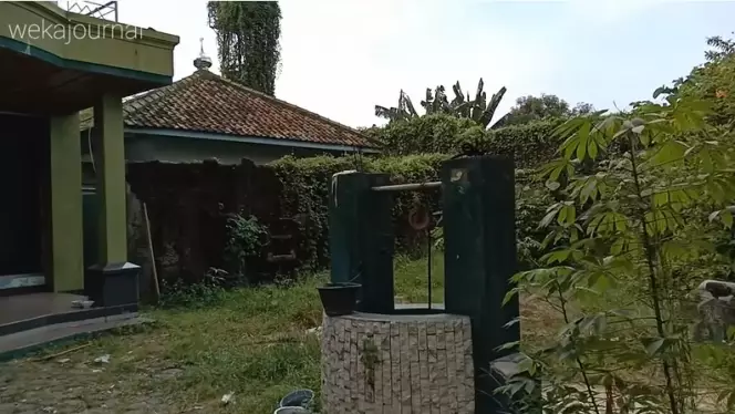 rumah terbengkalai milik mantan artis cilik © 2021 brilio.net YouTube