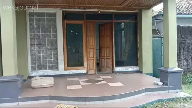 rumah terbengkalai milik mantan artis cilik © 2021 brilio.net YouTube