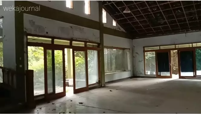 rumah terbengkalai milik mantan artis cilik © 2021 brilio.net YouTube