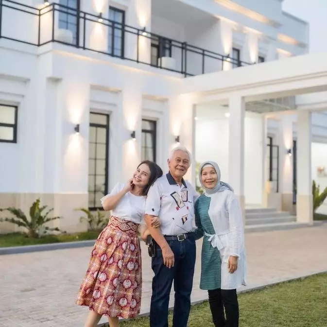 Seleb belikan rumah untuk orang tuanya © 2021 brilio.net Seleb belikan rumah untuk orang tuanya © 2021 brilio.net