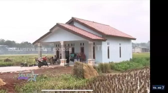 Seleb belikan rumah untuk orang tuanya © 2021 brilio.net Seleb belikan rumah untuk orang tuanya © 2021 brilio.net
