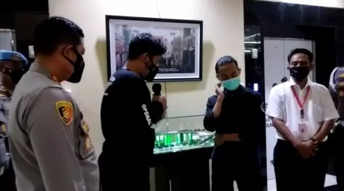 polisi banting mahasiswa © 2021 Berbagai Sumber