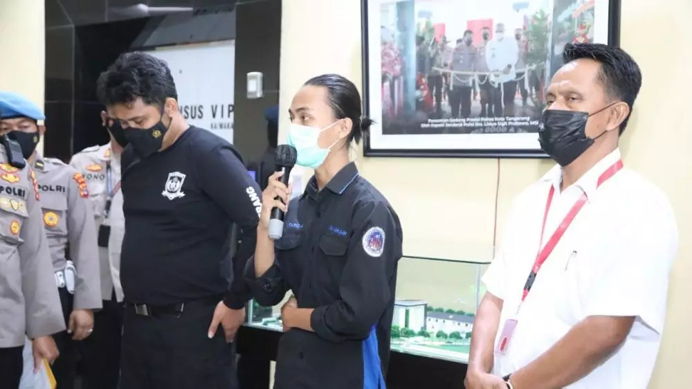 polisi banting mahasiswa © 2021 Berbagai Sumber