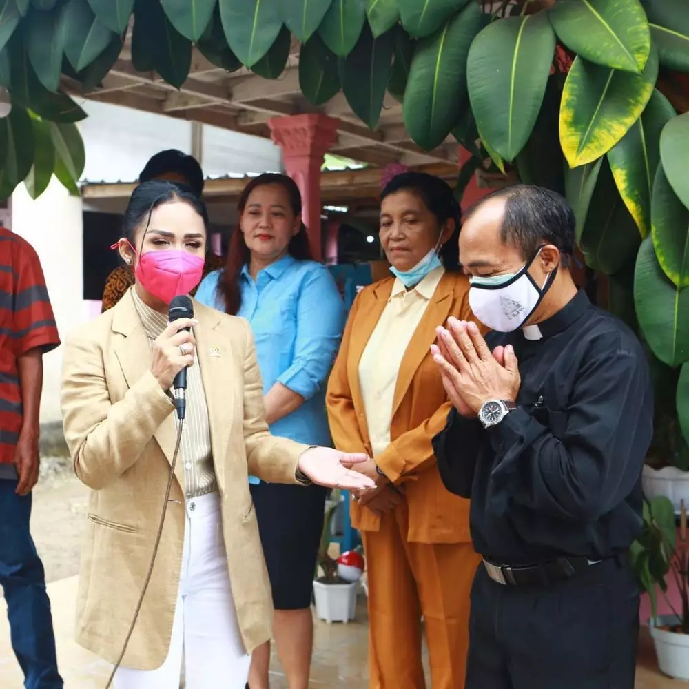 KD beri bantuan ke gereja © 2021 brilio.net