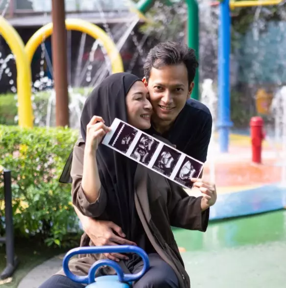 Fedi Nuril umumkan kehamilan sang istri dari berbagai sumber