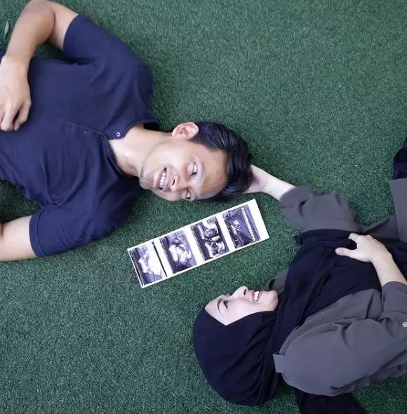 Fedi Nuril umumkan kehamilan sang istri dari berbagai sumber