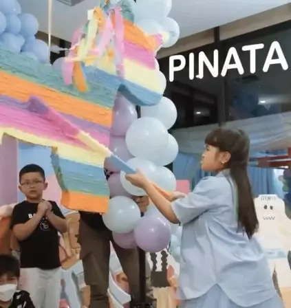 Momen Gilang Juragan99 rayakan ultah anak dari berbagai sumber