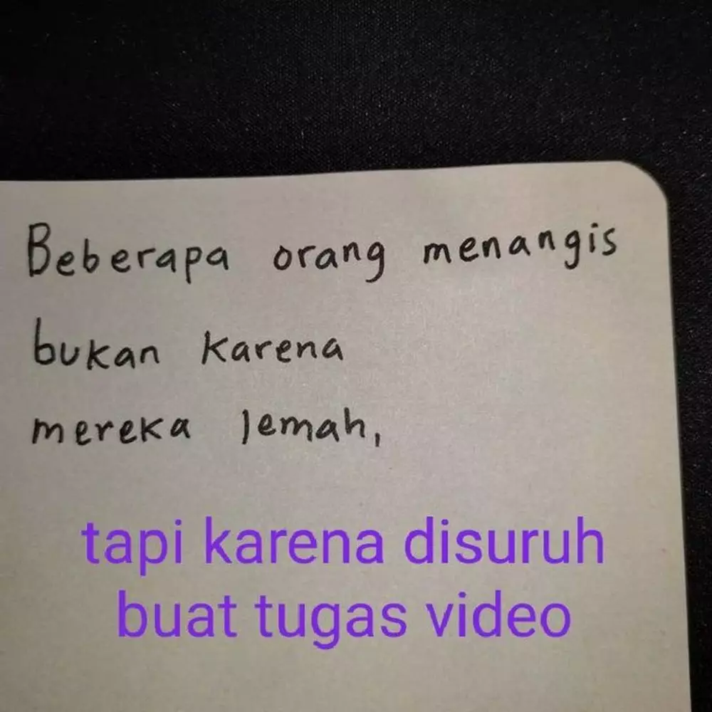 tulisan lucu alasan menangis © 2021 Twitter