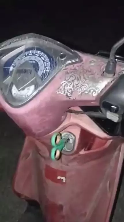 pengganti kunci motornya aneh-aneh © 2021 1cak.com