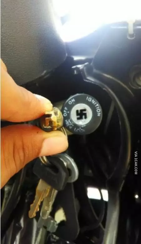 pengganti kunci motornya aneh-aneh © 2021 1cak.com