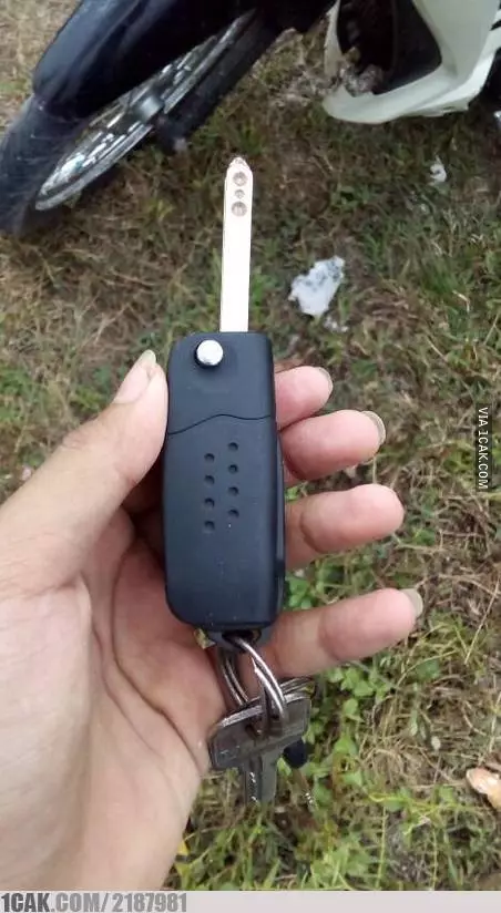 pengganti kunci motornya aneh-aneh © 2021 1cak.com