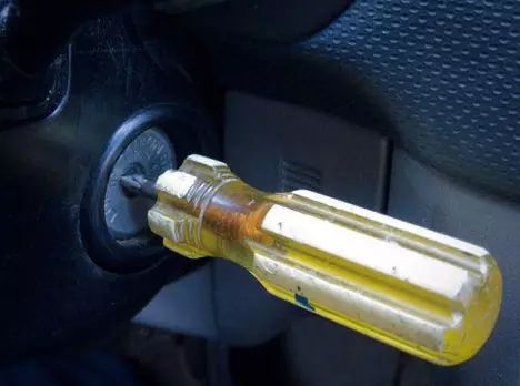 pengganti kunci motornya aneh-aneh © 2021 1cak.com