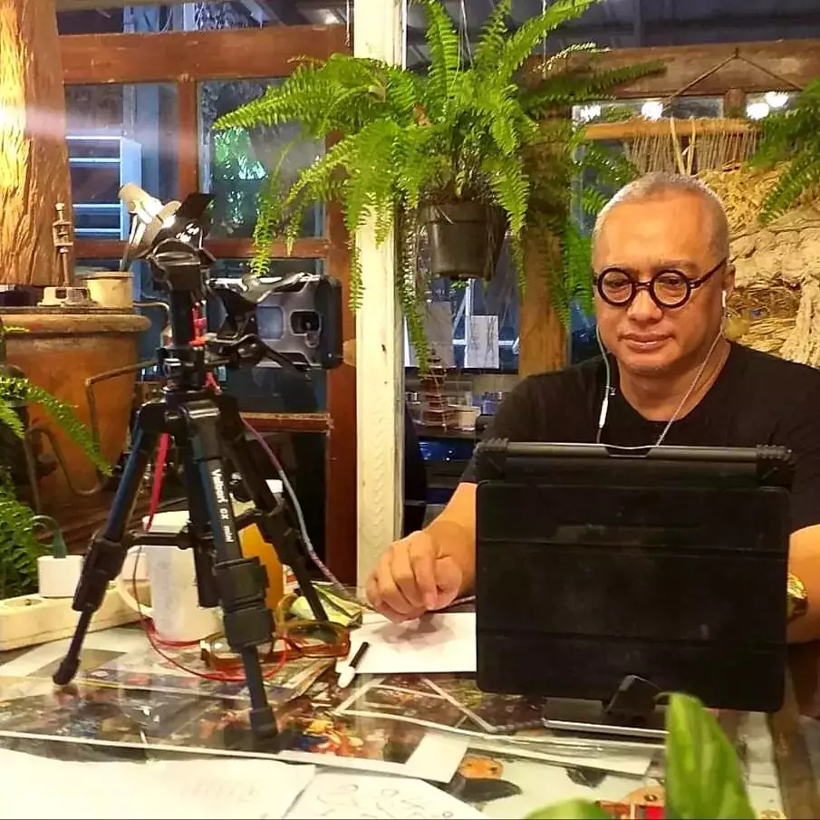 seleb kini tekuni profesi pengajar © berbagai sumber