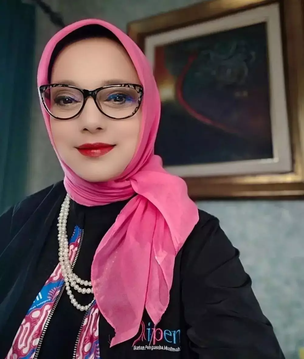 seleb kini tekuni profesi pengajar © berbagai sumber seleb kini tekuni profesi pengajar © berbagai sumber