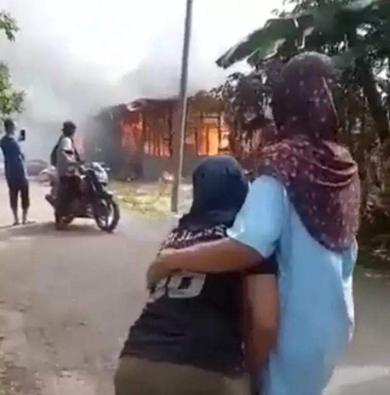 mantan napi bakar rumah ibu gara-gara tidak diberi uang © 2021 brilio.net mantan napi bakar rumah ibu gara-gara tidak diberi uang © 2021 brilio.net